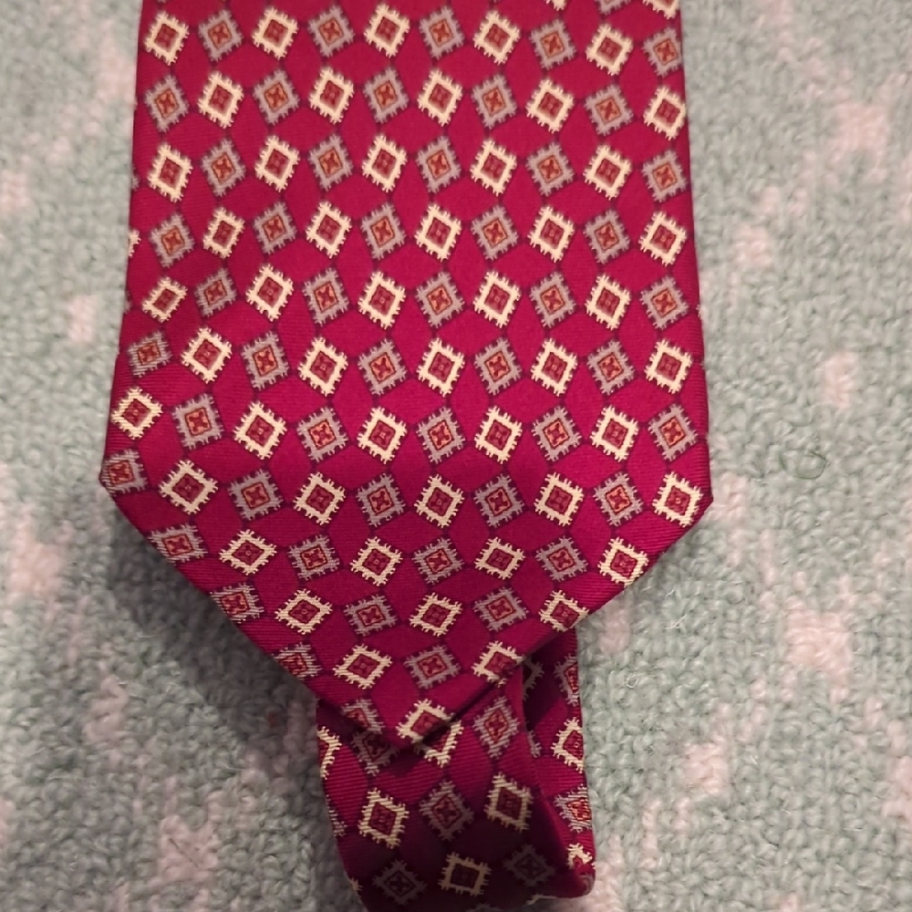 Elegant Red Patterned Men's Tie